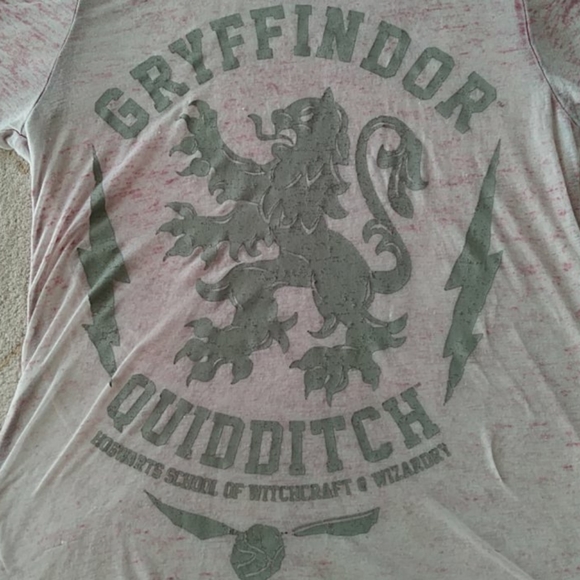 Gryffindor Burgundy T-shirt - Picture 2 of 12